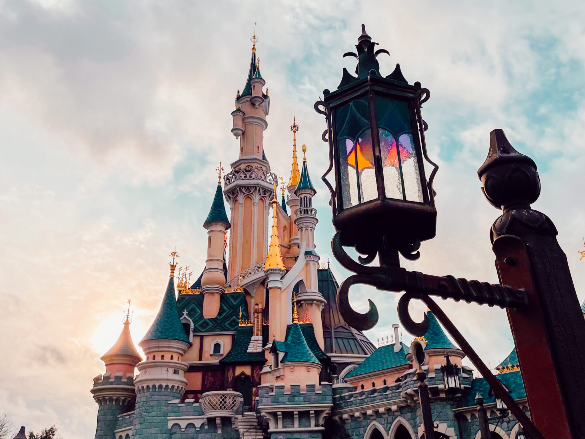 Mes indispensables à emporter dans sa valise pour aller à Disneyland ...