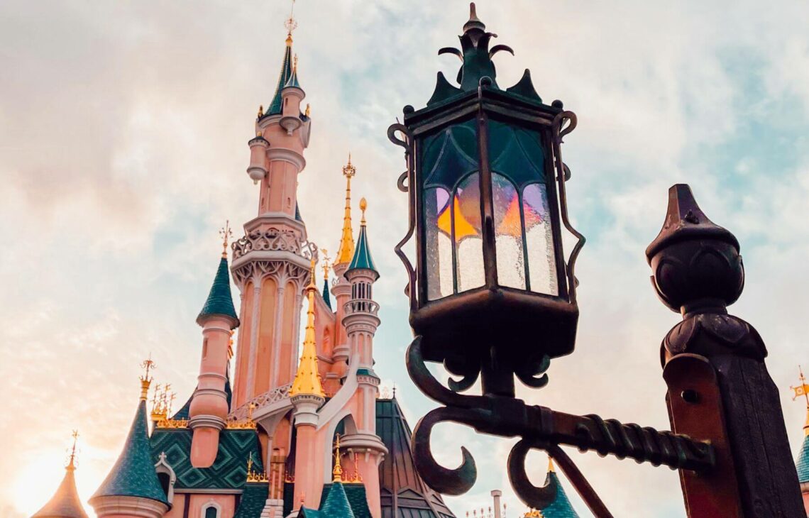 Château de la Belle au Bois Dormant à Disneyland Paris : guide complet pour organiser son séjour au meilleur prix en 2026