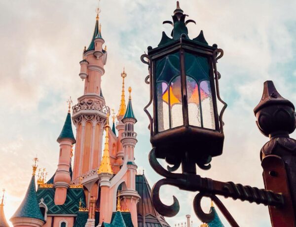 Château de la Belle au Bois Dormant à Disneyland Paris : guide complet pour organiser son séjour au meilleur prix en 2026